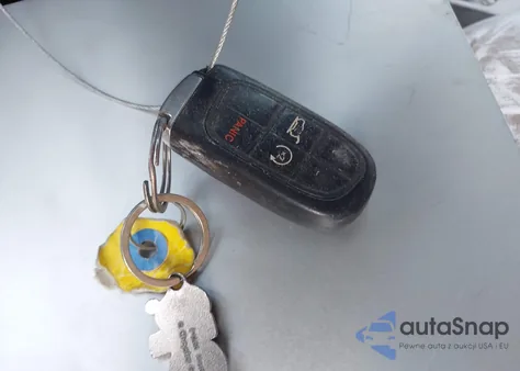 2015 Jeep Cherokee Latitude z USA, uszkodzony, nr VIN 1C4PJLCB0FW547012